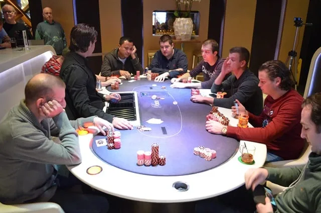 RPS Main Event Finaletafel overzichtshot | 2014/02 - Rotterdam Poker Series - 500 eu NLHE Deepstack 